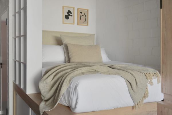 Sunny Studio Apt – 100m to Beach & Pool!
