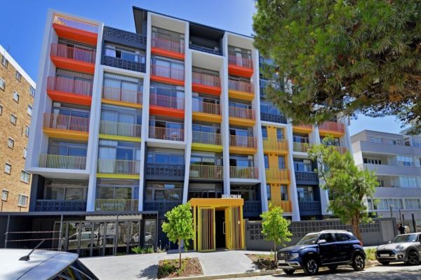 Stylish Studio Apt – Steps from Promenade