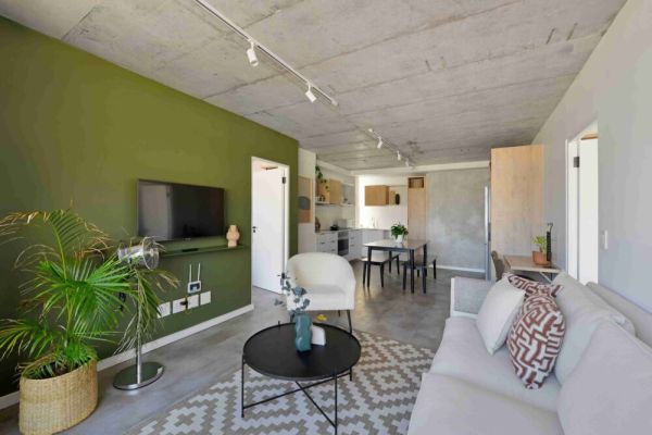 Luxe 2BR Apt – 100m to Beach & Rooftop Pool!
