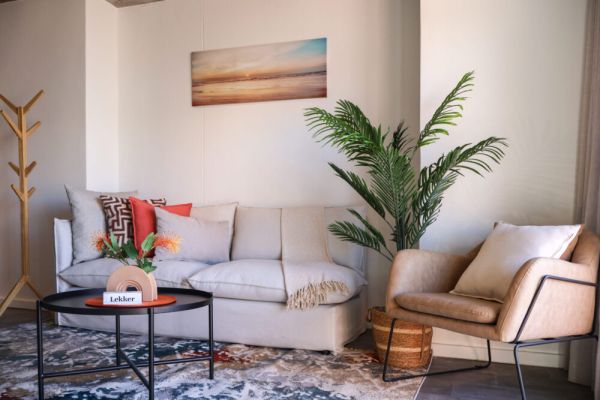 Luxe 2BR Apt – 100m to Beach & Rooftop Pool!