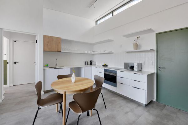 Sea Point 2BR Gem | Beachside Living & Pool